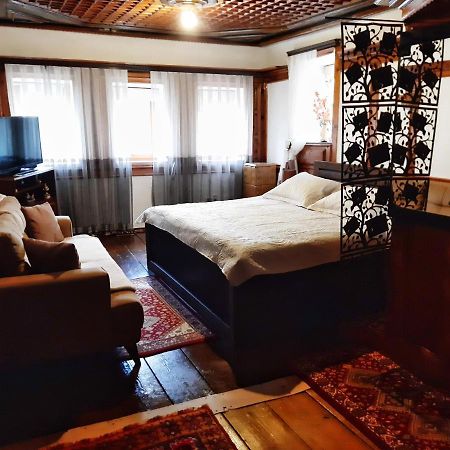 Gjakova Kulla Dula Guesthouse מראה חיצוני תמונה