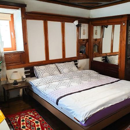 Gjakova Kulla Dula Guesthouse מראה חיצוני תמונה