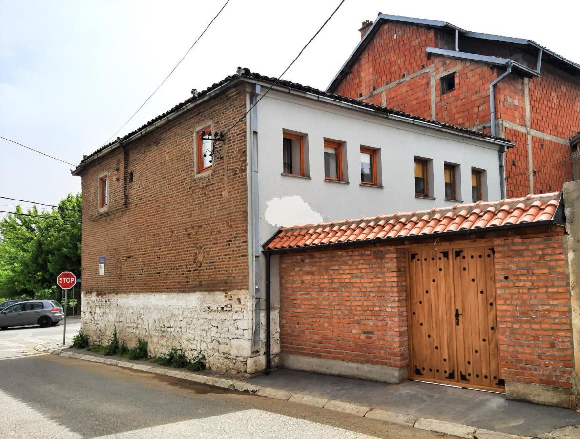 Gjakova Kulla Dula Guesthouse מראה חיצוני תמונה