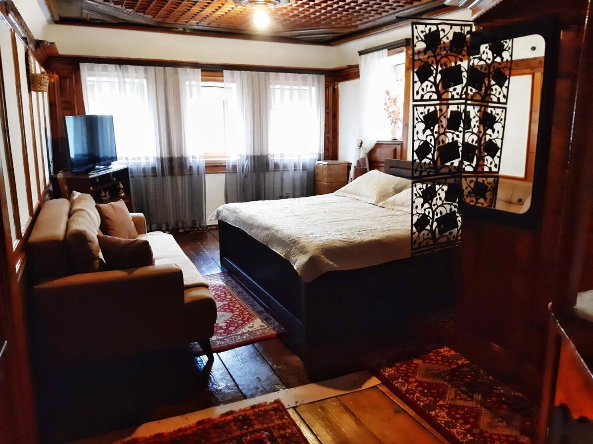 Gjakova Kulla Dula Guesthouse מראה חיצוני תמונה