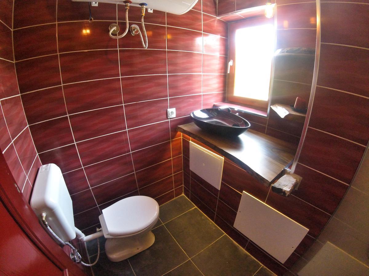 Gjakova Kulla Dula Guesthouse מראה חיצוני תמונה