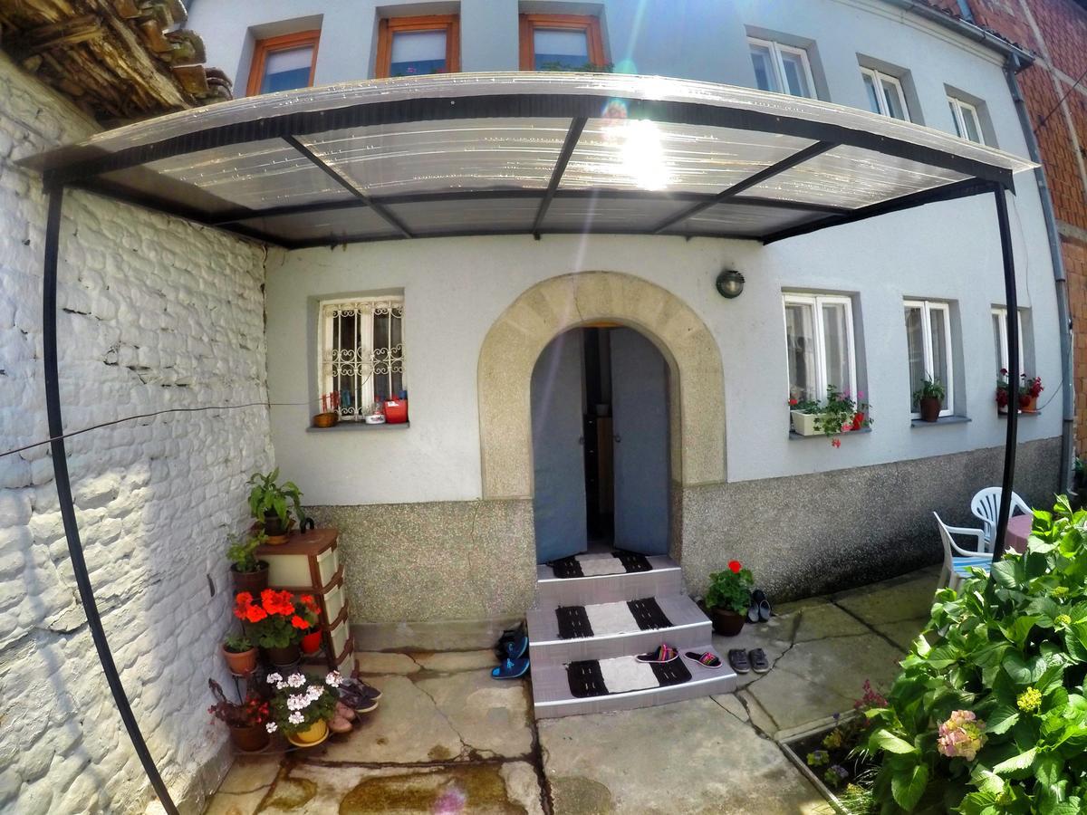 Gjakova Kulla Dula Guesthouse מראה חיצוני תמונה