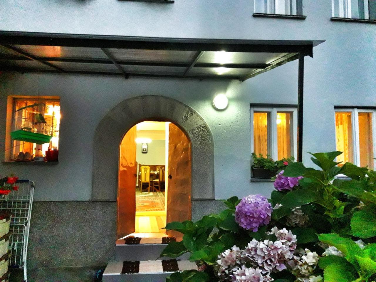 Gjakova Kulla Dula Guesthouse מראה חיצוני תמונה
