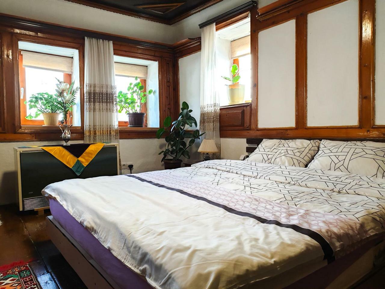 Gjakova Kulla Dula Guesthouse מראה חיצוני תמונה